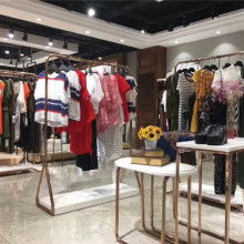 廣州剪標(biāo)品牌折扣女裝批發(fā)走份 高性價(jià)比貨源與批發(fā)策略解析